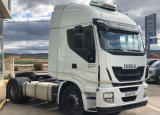 Cabeza tractora IVECO AS440S46TP, Hi Way, Euro5, automática con intarder, del año 2014, con 694.542km