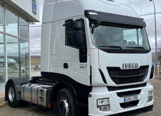 Cabeza tractora IVECO AS440S46TP, 
Hi Way,  Euro6, 
Automática con intarder, 
Del año 2016, 
Con 434.461km.
Neumáticos 315/80R22.5

Precio 36.500€+IVA, con tractora reacondicionada y con 24 meses de garantía de cadena cinemática o 750.000km lo que antes ocurra.