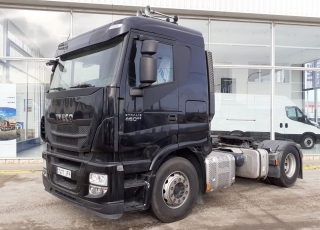 Tractor head IVECO AS440S46TP,
Hi Way, 
Euro6,
MANUAL with retarder, 
year 2015,
with 403.380km.