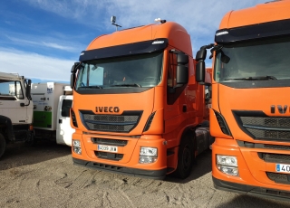 Tractor head IVECO AS440S46TP,
Hi Way, 
Euro6,
automatica with retarder, 
year 2015,
with 372.546km.