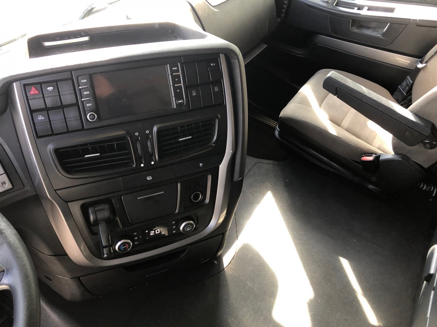 Tractora IVECO AS440S46TP Hi Way Tractoras