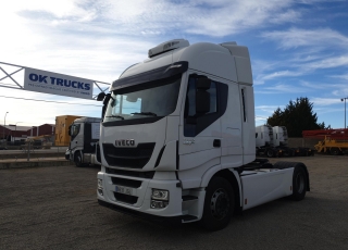 Cabeza tractora IVECO AS440S46TP, 
Hi Way, 
Euro6, 
Automática con intarder, 
Del año 2015, 
Con 705.080km.
Neumáticos 315/70R22.5
Carenados laterales.
Equipo de frio nocturno.

Precio 15.000€+IVA, con tractora SIN  reacondicionar y SIN garantía.

Precio 17.500€+IVA, con tractora reacondicionada y SIN garantía.