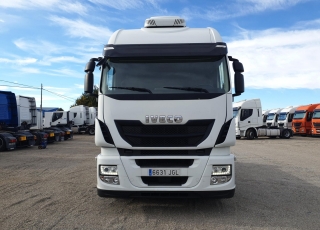 Cabeza tractora IVECO AS440S46TP, 
Hi Way, 
Euro6, 
Automática con intarder, 
Del año 2015, 
Con 705.080km.
Neumáticos 315/70R22.5
Carenados laterales.
Equipo de frio nocturno.

Precio 15.000€+IVA, con tractora SIN  reacondicionar y SIN garantía.

Precio 17.500€+IVA, con tractora reacondicionada y SIN garantía.