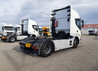 Tractor head IVECO AS440S46TP,
Hi Way, 
Euro6,
Automatic with retarder, 
year 2015,
with 705.080km.