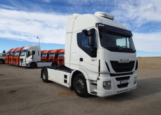 Cabeza tractora IVECO AS440S46TP, 
Hi Way, 
Euro6, 
Automática con intarder, 
Del año 2015, 
Con 701.888km.
Neumáticos 315/70R22.5
Carenados laterales.
Equipo de frio nocturno.

Precio 15.000€+IVA, con tractora SIN  reacondicionar y SIN garantía.

Precio 17.500€+IVA, con tractora reacondicionada y SIN garantía.