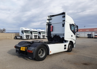 Tractor head IVECO AS440S46TP,
Hi Way, 
Euro6,
Automatic with retarder, 
year 2015,
with 701.888km.