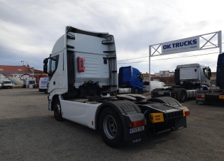 Cabeza tractora IVECO AS440S46TP, 
Hi Way, 
Euro6, 
Automática con intarder, 
Del año 2015, 
Con 701.888km.
Neumáticos 315/70R22.5
Carenados laterales.
Equipo de frio nocturno.

Precio 15.000€+IVA, con tractora SIN  reacondicionar y SIN garantía.

Precio 17.500€+IVA, con tractora reacondicionada y SIN garantía.