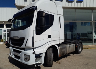 Tractor head IVECO AS440S46TP,
Hi Way, 
Euro6,
Automatic with retarder, 
year 2015,
with 496.861km.