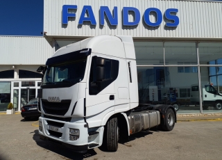 Tractor head IVECO AS440S46TP,
Hi Way, 
Euro6,
Automatic with retarder, 
year 2015,
with 496.861km.