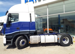 Tractor head IVECO AS440S46TP,
Hi Way, 
Euro6,
Automatic with retarder, 
year 2015,
with 505.138km.