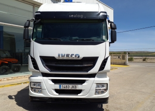 Tractor head IVECO AS440S46TP,
Hi Way, 
Euro6,
Automatic with retarder, 
year 2015,
with 490.874km.