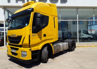 Tractor head IVECO AS440S46TP,
Hi Way, 
Euro6,
Automatic with retarder, 
year 2015,
with 889.801km.