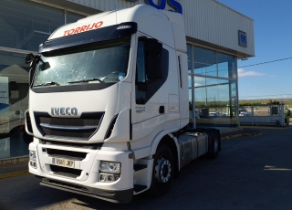 Tractor head IVECO AS440S46TP,
Hi Way, 
Euro6,
Automatic with retarder, 
year 2015,
with 313.186km.
