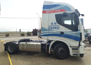 Cabeza tractora IVECO AS440S46TP, 
Hi Way, 
Euro6, 
Automática con intarder, 
Del año 2015, 
Con 530.474km,
Neumáticos 315/70R22.5,


Precio 28.500€+IVA, con tractora reacondicionada y con 12 meses de garantía de cadena cinemática.