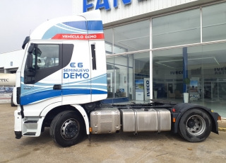 Cabeza tractora IVECO AS440S46TP, 
Hi Way, 
Euro6, 
Automática con intarder, 
Del año 2015, 
Con 530.474km,
Neumáticos 315/70R22.5,


Precio 28.500€+IVA, con tractora reacondicionada y con 12 meses de garantía de cadena cinemática.