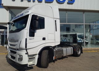 Cabeza tractora IVECO AS440S46TP, 
Hi Way, 
Euro6, 
Automática con intarder, 
Del año 2015, 
Con 532.559km.
Neumáticos 365/55R22.5 y 315/70R22.5


Precio 28.500€+IVA, con tractora reacondicionada y con 12 meses de garantía de cadena cinemática.