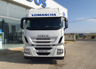 Cabeza tractora IVECO AS440S46TP, 
Hi Way, 
Euro6, 
Automática con intarder, 
Del año 2015, 
Con 532.559km.
Neumáticos 365/55R22.5 y 315/70R22.5


Precio 28.500€+IVA, con tractora reacondicionada y con 12 meses de garantía de cadena cinemática.