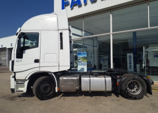 Cabeza tractora IVECO AS440S46TP, 
Hi Way, 
Euro6, 
Automática con intarder, 
Del año 2015, 
Con 532.559km.
Neumáticos 365/55R22.5 y 315/70R22.5


Precio 28.500€+IVA, con tractora reacondicionada y con 12 meses de garantía de cadena cinemática.