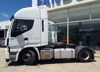 Tractor head IVECO AS440S46TP,
Hi Way, 
Euro6,
Automatic with retarder, 
year 2015,
with 521.955km.