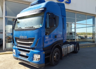 Cabeza tractora IVECO AS440S46TP, 
Hi Way, 
Euro6, 
Automática con intarder, 
Del año 2015, 
Con 570.016km.
Neumáticos 315/70R22.5


Precio 28.500€+IVA, con tractora reacondicionada y con 12 meses de garantía de cadena cinemática.