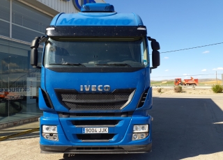 Tractor head IVECO AS440S46TP,
Hi Way, 
Euro6,
Automatic with retarder, 
year 2015,
with 570.016km.