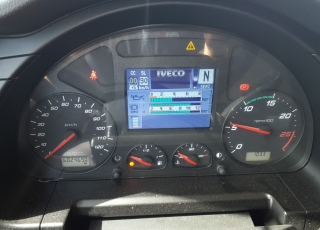 Tractor head IVECO AS440S46TP,
Hi Way, 
Euro6,
Automatic with retarder, 
year 2015,
with 602.469km.