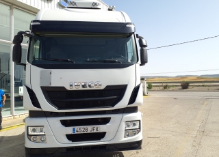 Tractor head IVECO AS440S46TP,
Hi Way, 
Euro6,
Automatic with retarder, 
year 2015,
with 602.469km.
