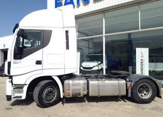Tractor head IVECO AS440S46TP,
Hi Way, 
Euro6,
Automatic with retarder, 
year 2015,
with 602.469km.