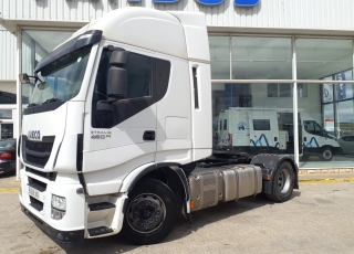 Cabeza tractora IVECO AS440S46TP, 
Hi Way, 
Euro6, 
Automática con intarder, 
Del año 2015, 
Con 457.795km,
Neumáticos 315/70R22.5,

Precio 30.900€+IVA, con tractora reacondicionada.