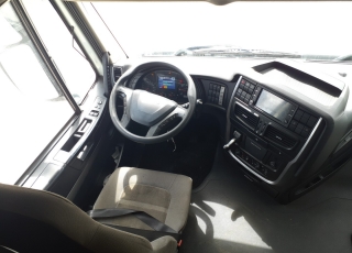 Tractor head IVECO AS440S46TP,
Hi Way, 
Euro6,
Automatic with retarder, 
year 2015,
with 457.795km.