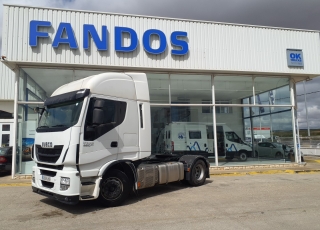 Cabeza tractora IVECO AS440S46TP, 
Hi Way, 
Euro6, 
Automática con intarder, 
Del año 2015, 
Con 457.795km,
Neumáticos 315/70R22.5,

Precio 30.900€+IVA, con tractora reacondicionada.