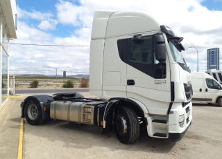Tractor head IVECO AS440S46TP,
Hi Way, 
Euro6,
Automatic with retarder, 
year 2015,
with 457.795km.