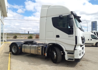 Cabeza tractora IVECO AS440S46TP, 
Hi Way, 
Euro6, 
Automática con intarder, 
Del año 2015, 
Con 457.795km,
Neumáticos 315/70R22.5,

Precio 30.900€+IVA, con tractora reacondicionada.