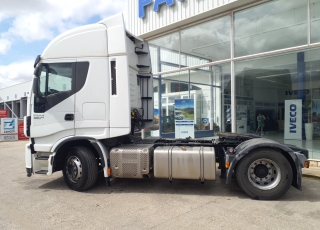 Cabeza tractora IVECO AS440S46TP, 
Hi Way, 
Euro6, 
Automática con intarder, 
Del año 2015, 
Con 457.795km,
Neumáticos 315/70R22.5,

Precio 30.900€+IVA, con tractora reacondicionada.