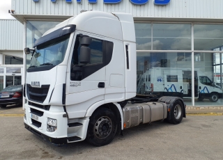 Tractor head IVECO AS440S46TP,
Hi Way, 
Euro6,
Automatic with retarder, 
year 2015,
with 475.642km.
