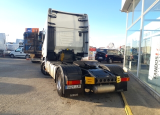 Tractor head IVECO AS440S46TP,
Hi Way, 
Euro6,
Automatic with retarder, 
year 2015,
with 684.925km.