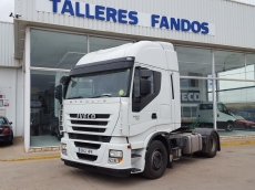 Cabeza tractora IVECO AS440S46TP, automática con intarder, del año 2013, con 437.408km, con 12 meses de garantía de cadena cinemática.