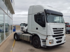 Cabeza tractora IVECO AS440S46TP, automática con intarder, del año 2013, con 437.408km, con 12 meses de garantía de cadena cinemática.