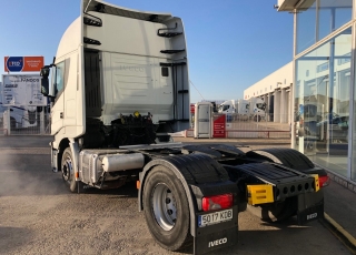 Tractor head 
IVECO 
AS440S51TP EVO, Hi Way,
 automatic with retarder, 
year 2017, 
with 385.353km.