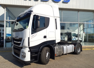 Cabeza tractora IVECO AS440S48TP, 
EVO Hi Way, 
Euro6, 
Automática con intarder, 
Del año 2017, 
Con 333.521km.
Neumáticos 315/70R22.5

Precio 42.500€+IVA, con tractora reacondicionada y con 12 meses de garantía de cadena cinemática.