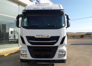 Cabeza tractora IVECO AS440S48TP, 
EVO Hi Way, 
Euro6, 
Automática con intarder, 
Del año 2017, 
Con 333.521km.
Neumáticos 315/70R22.5

Precio 42.500€+IVA, con tractora reacondicionada y con 12 meses de garantía de cadena cinemática.