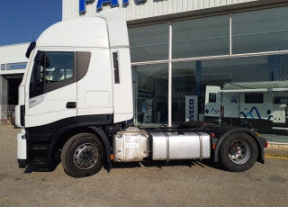 Tractor head IVECO AS440S48TP, 
EVO Hi Way, 
Euro6,
Automatic with retarder, 
year 2017,
with 333.521km.