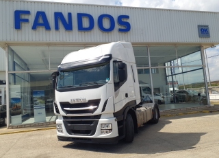 Tractor head IVECO AS440S48TP, 
EVO Hi Way, 
Euro6,
Automatic with retarder, 
year 2017,
with 344.670km.