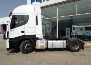 Tractor head IVECO AS440S48TP, 
EVO Hi Way, 
Euro6,
Automatic with retarder, 
year 2017,
with 385.844km.
