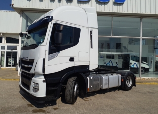 Cabeza tractora IVECO AS440S48TP, 
EVO Hi Way, 
Euro6, 
Automática con intarder, 
Del año 2017, 
Con 314.185km.
Neumáticos 315/70R22.5  Precio 42.500€+IVA, con tractora reacondicionada y con 12 meses de garantía de cadena cinemática.