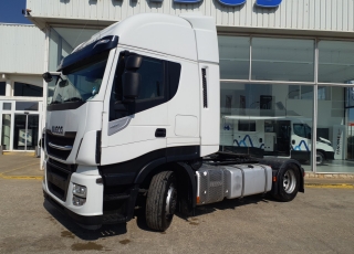 Cabeza tractora IVECO AS440S48TP, 
EVO Hi Way, 
Euro6, 
Automática con intarder, 
Del año 2017, 
Con 314.185km.
Neumáticos 315/70R22.5

Precio 42.500€+IVA, con tractora reacondicionada y con 12 meses de garantía de cadena cinemática.