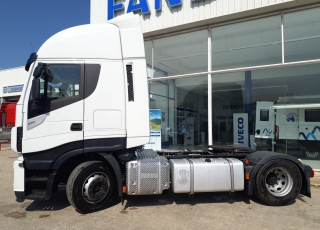 Cabeza tractora IVECO AS440S48TP, 
EVO Hi Way, 
Euro6, 
Automática con intarder, 
Del año 2017, 
Con 314.185km.
Neumáticos 315/70R22.5  Precio 42.500€+IVA, con tractora reacondicionada y con 12 meses de garantía de cadena cinemática.