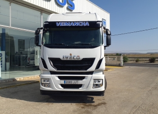 Cabeza tractora IVECO AS440S48TP, 
Hi Way, 
Euro6, 
Automática con intarder, 
Del año 2015, 
Con 566.023km.
Neumáticos 365/55R22.5 y 315/70R22.5


Precio 28.500€+IVA, con tractora reacondicionada y con 12 meses de garantía de cadena cinemática.