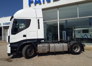 Cabeza tractora IVECO AS440S48TP, 
Hi Way, 
Euro6, 
Automática con intarder, 
Del año 2015, 
Con 517.921km.
Neumáticos 365/55R22.5 y 315/70R22.5


Precio 28.500€+IVA, con tractora reacondicionada y con 12 meses de garantía de cadena cinemática.