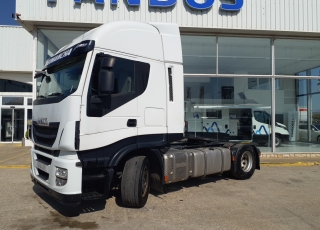 Cabeza tractora IVECO AS440S48TP, 
Hi Way, 
Euro6, 
Automática con intarder, 
Del año 2015, 
Con 517.921km.
Neumáticos 365/55R22.5 y 315/70R22.5


Precio 28.500€+IVA, con tractora reacondicionada y con 12 meses de garantía de cadena cinemática.